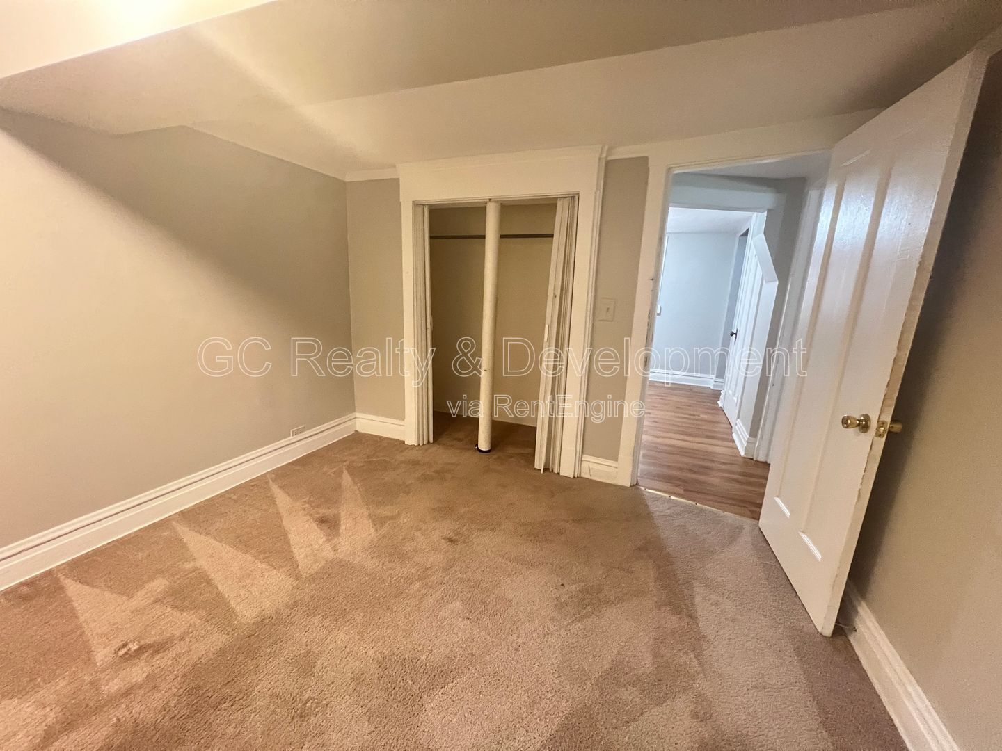 *** 1/2 MO RENT FREE / PORTAGE PARK / 2BDRM / SS APPLIANCES INCL / FREE LAUNDRY IN BUILDING / STREET PARKING *** property image