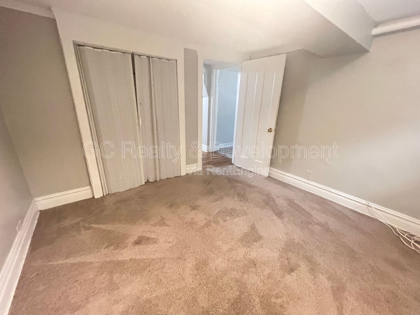 *** 1/2 MO RENT FREE / PORTAGE PARK / 2BDRM / SS APPLIANCES INCL / FREE LAUNDRY IN BUILDING / STREET PARKING *** property image