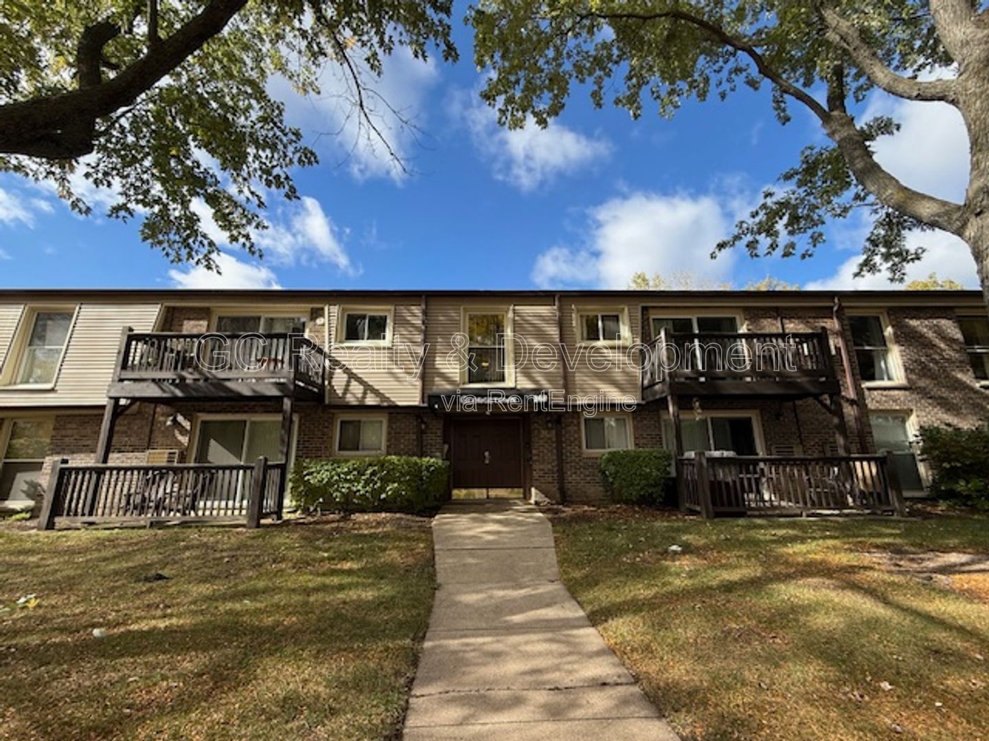 *** WALK TO METRA / HEAT INCL / PAY ONLY ELECTRIC / LAUNDRY NEXT TO UNIT / SMALL PET FRIENDLY *** property image