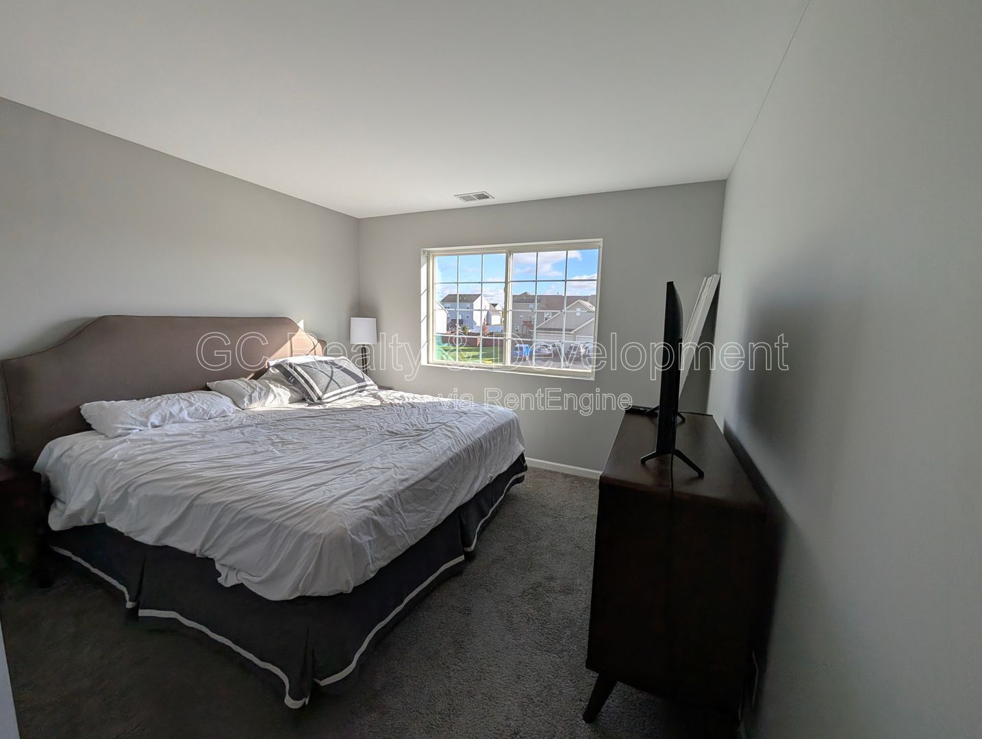 *** SPACIOUS 3BDRM - 2.5BTH DUPLEX IN HAMPSHIRE / D300 SCHOOLS / 2-CAR GARAGE & PRIVATE BACKYARD *** property image