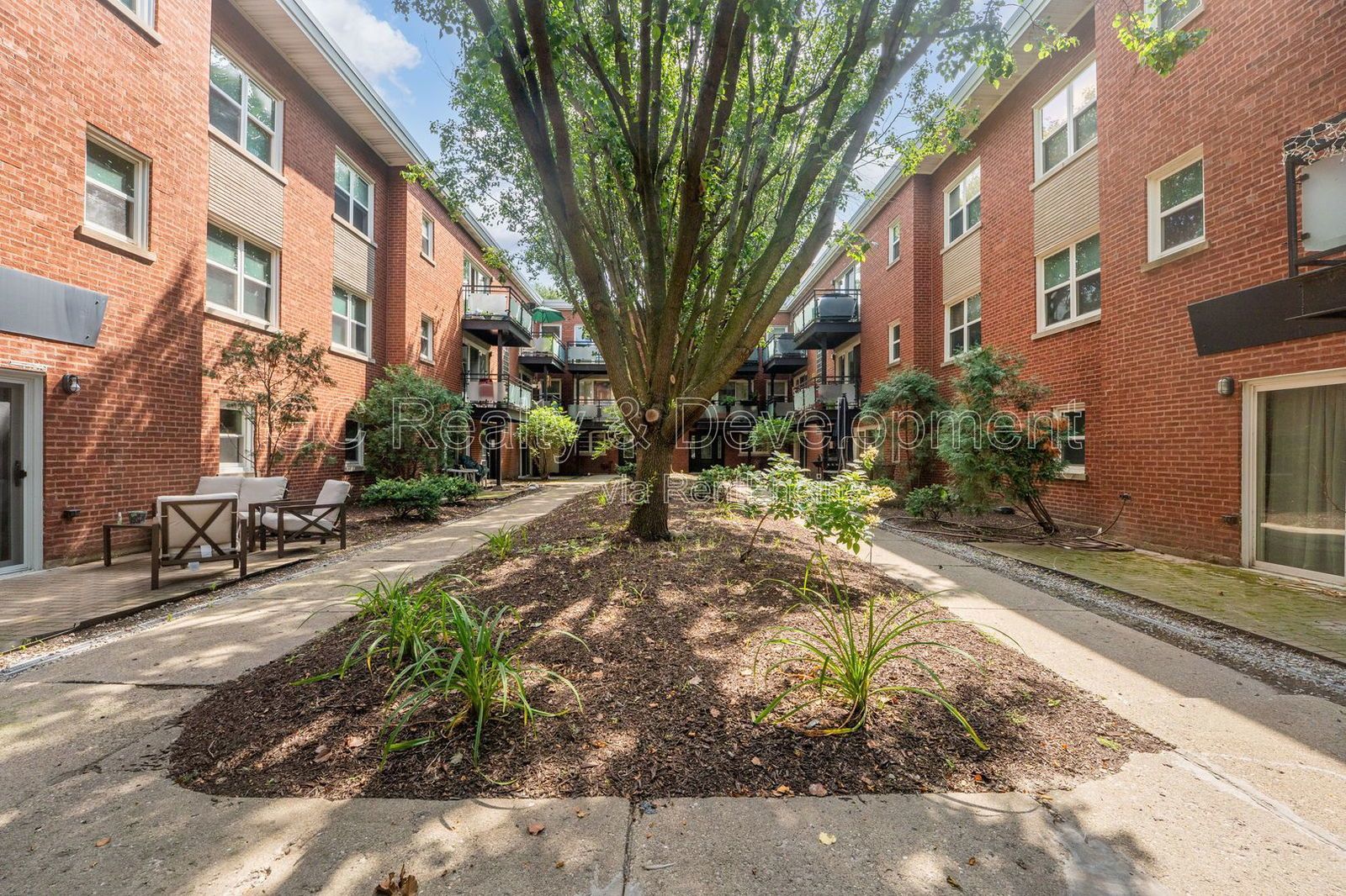 *** ROGERS PARK / IN UNIT LAUNDRY / CENTRAL AC / ASSIGNED PARKING / STORAGE UNIT *** property image