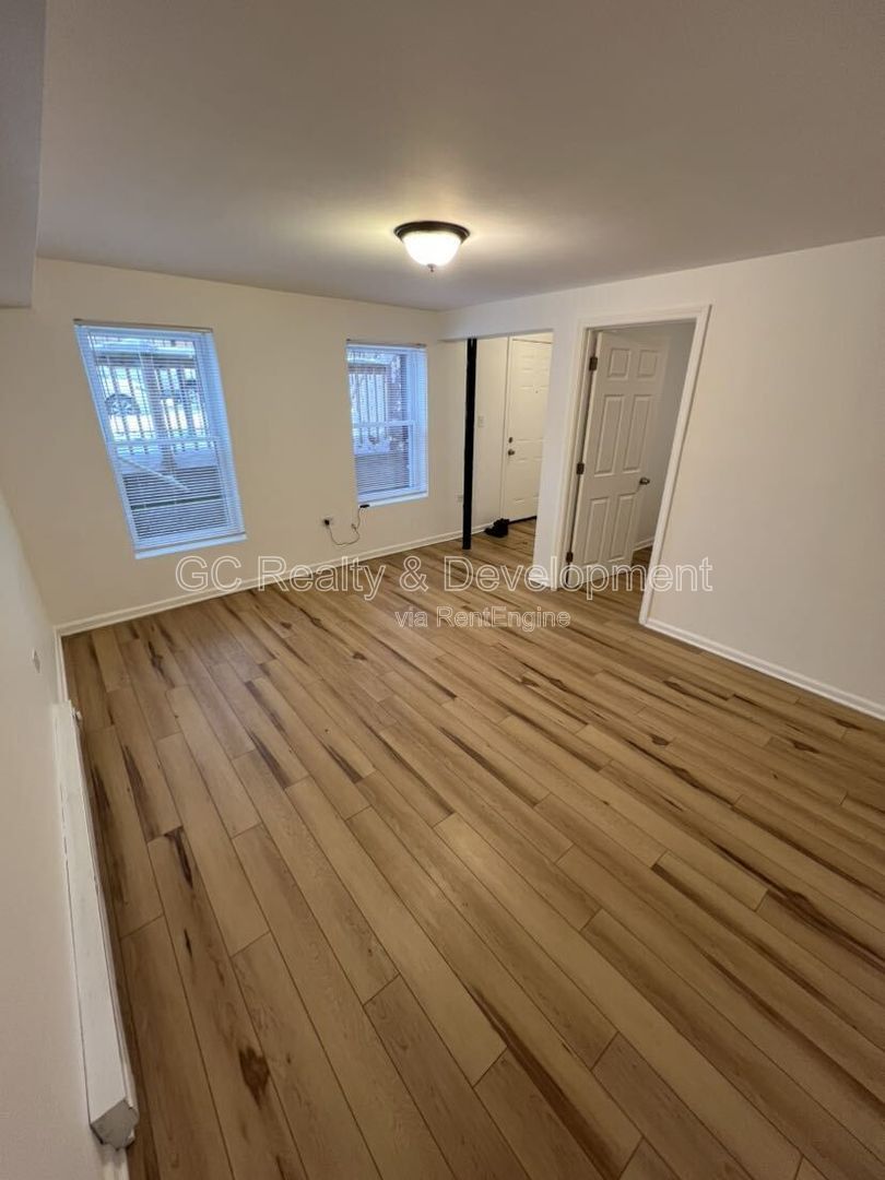 *** RECENTLY UPDATED / FREE LAUNDRY ON SITE / PET FRIENDLY / 2 PARKING SPOTS / LRG CLOSETS *** property image