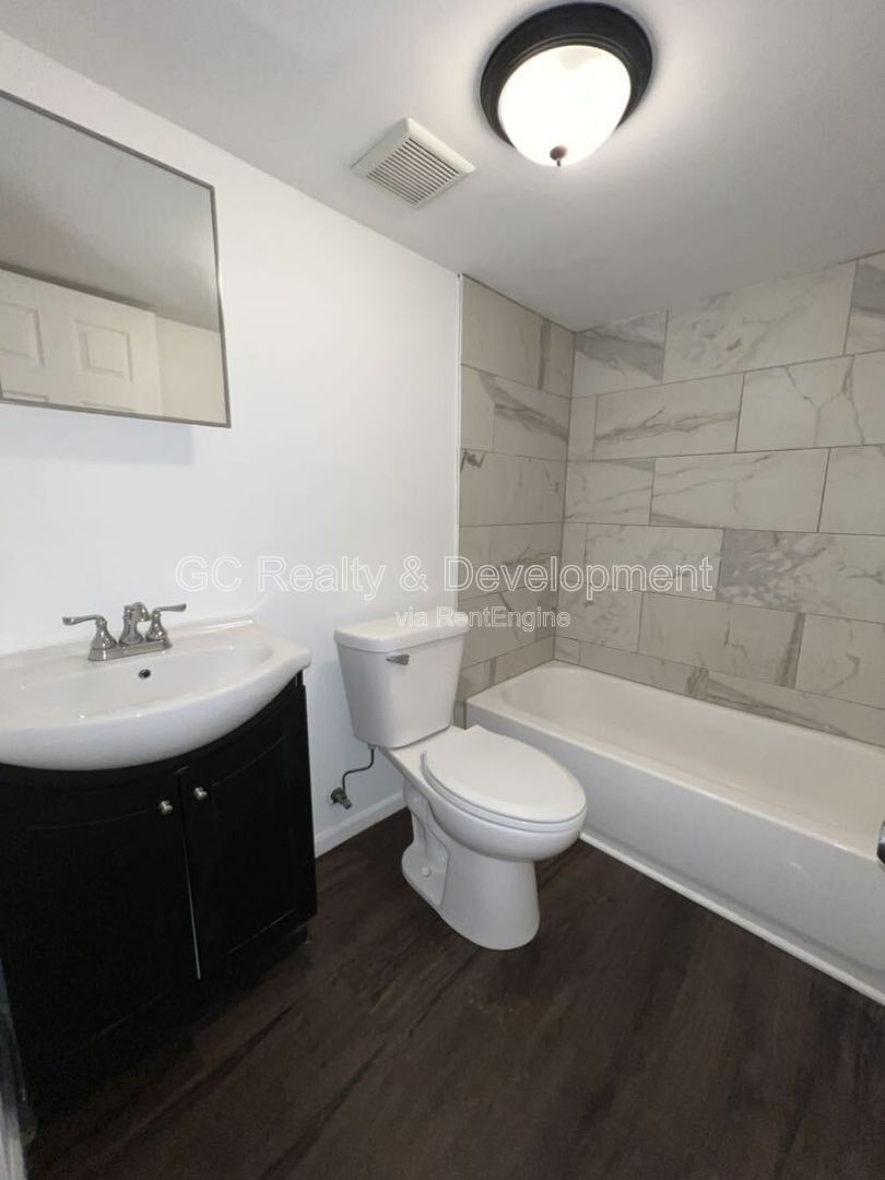 *** RECENTLY UPDATED / FREE LAUNDRY ON SITE / PET FRIENDLY / 2 PARKING SPOTS / LRG CLOSETS *** property image