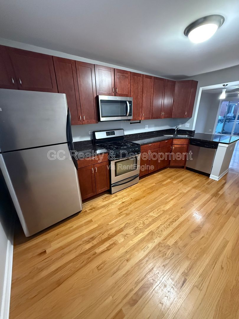 *** ROGERS PARK / IN UNIT LAUNDRY / CENTRAL AC / ASSIGNED PARKING / STORAGE UNIT *** property image