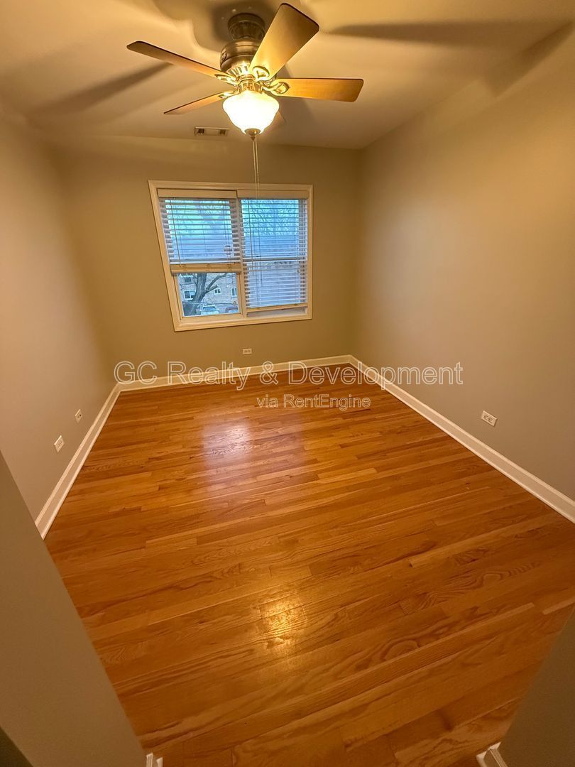 *** ROGERS PARK / IN UNIT LAUNDRY / CENTRAL AC / ASSIGNED PARKING / STORAGE UNIT *** property image