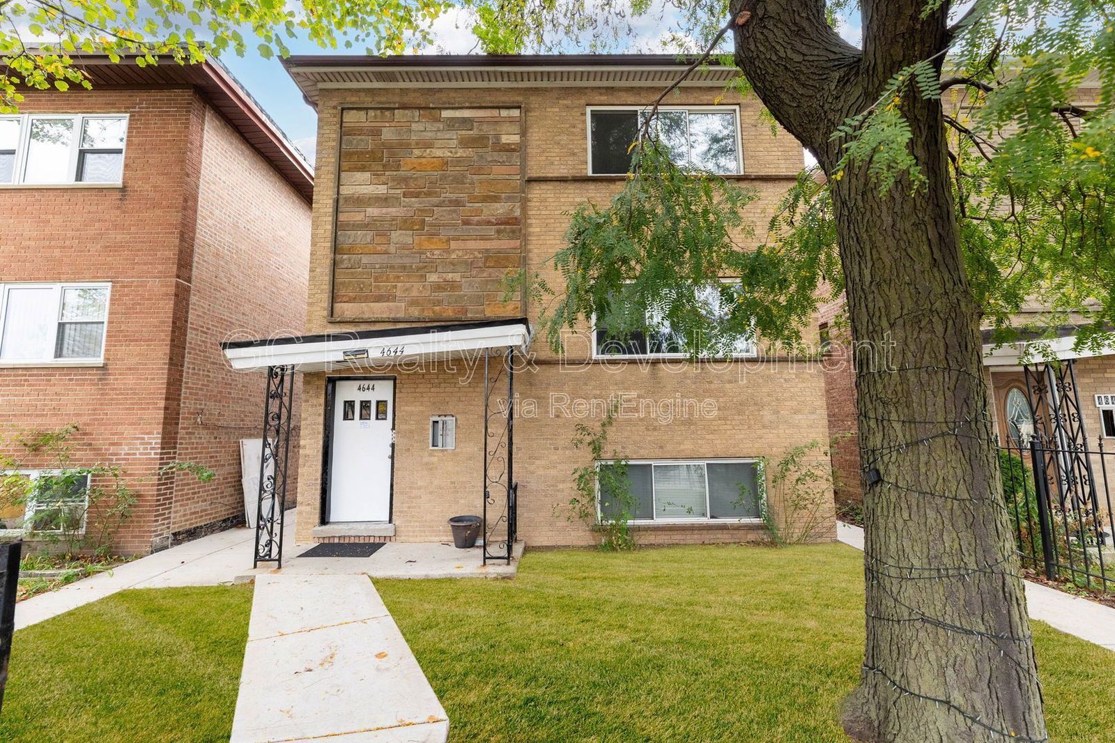 *** 3 BDRM / GRANITE / GARAGE PARKING AVAIL / FREE LAUNDRY ON SITE / TENANT ONLY PAYS ELECTRIC *** property image