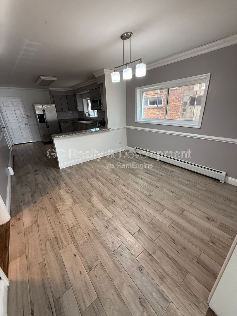 *** 3 BDRM / GRANITE / GARAGE PARKING AVAIL / FREE LAUNDRY ON SITE / TENANT ONLY PAYS ELECTRIC *** property image