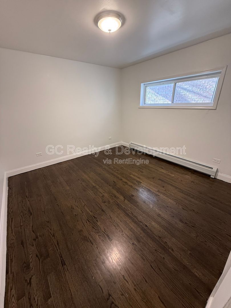 *** 3 BDRM / GRANITE / GARAGE PARKING AVAIL / FREE LAUNDRY ON SITE / TENANT ONLY PAYS ELECTRIC *** property image