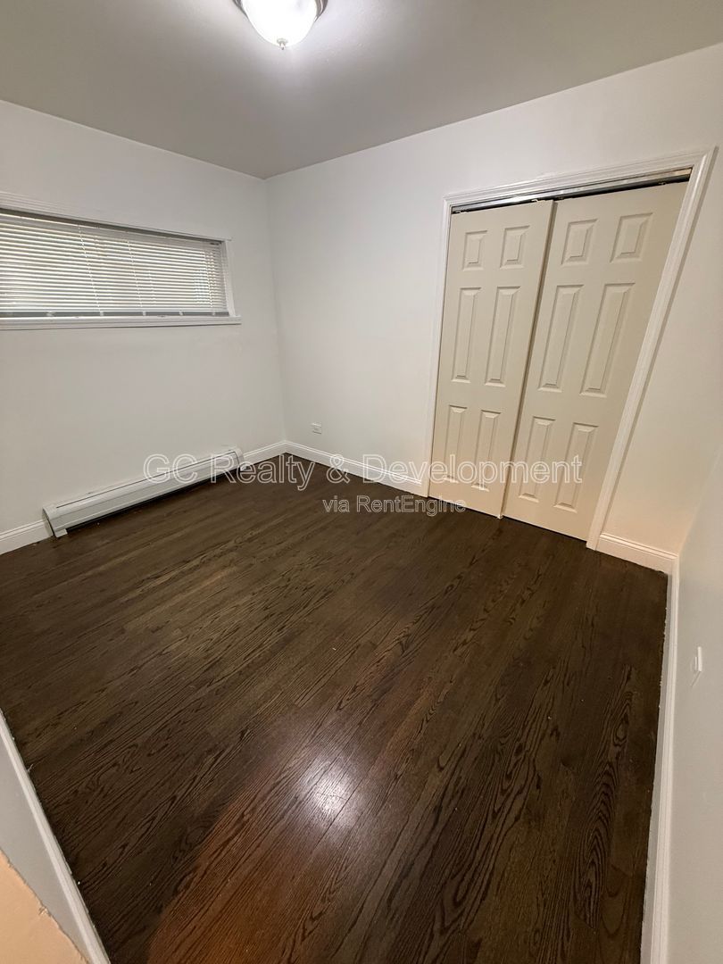 *** 3 BDRM / GRANITE / GARAGE PARKING AVAIL / FREE LAUNDRY ON SITE / TENANT ONLY PAYS ELECTRIC *** property image