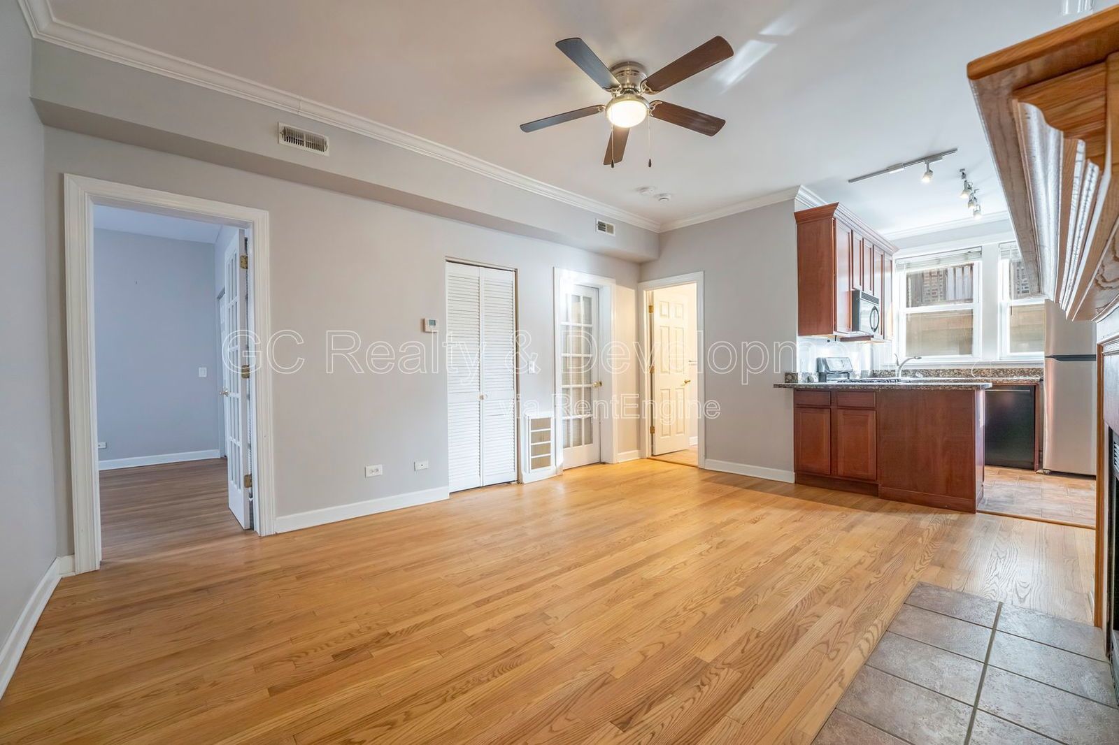 *** 2 BDRM / IN UNIT LAUNDRY / LRG CLOSETS / WALK TO WRIGLEY FIELD / STORAGE UNIT *** property image