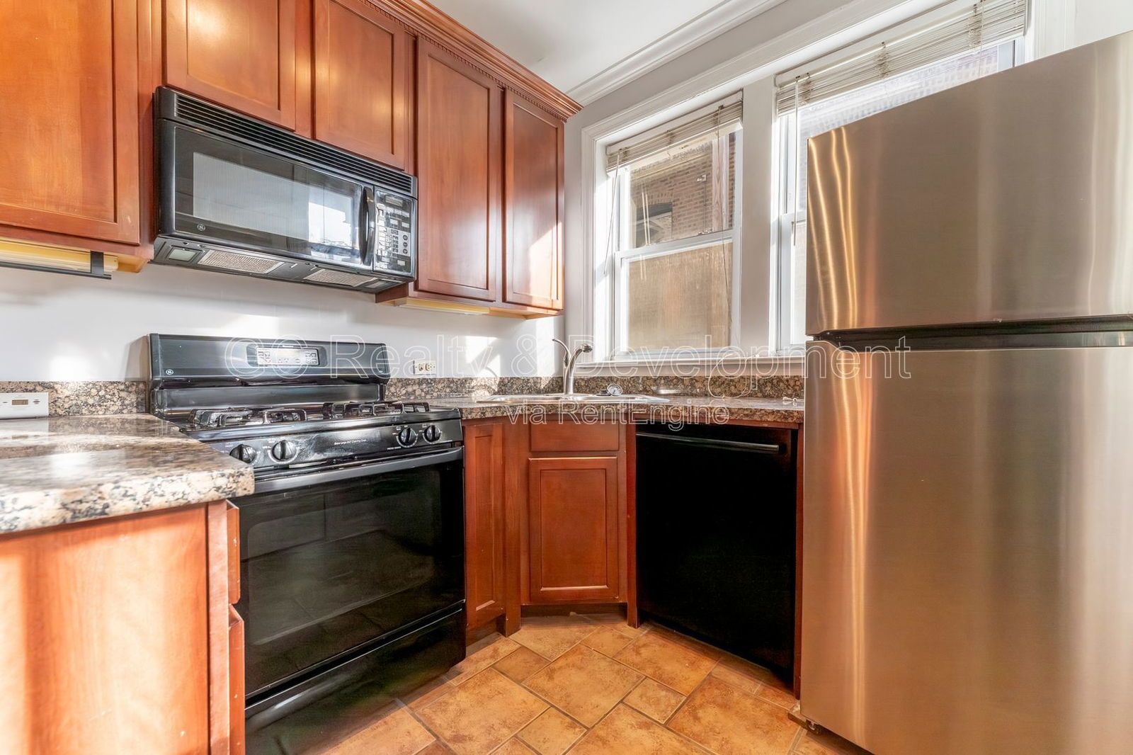 *** 2 BDRM / IN UNIT LAUNDRY / LRG CLOSETS / WALK TO WRIGLEY FIELD / STORAGE UNIT *** property image