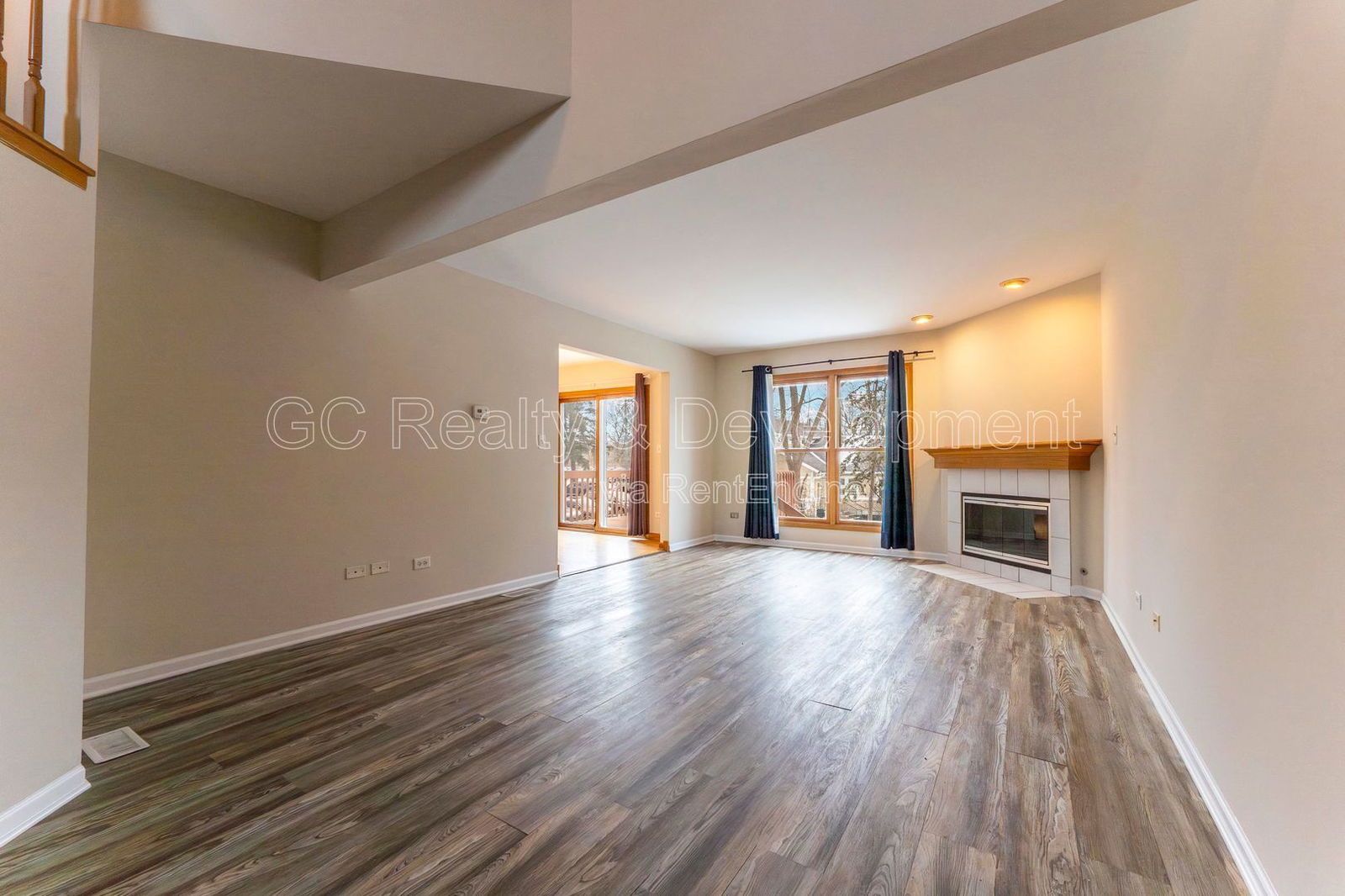 *** END UNIT / 1700+ SQFT / 3 BDRM - 3.5 BTH / FIN BASEMENT / ATTACHED 2 CAR GARAGE *** property image