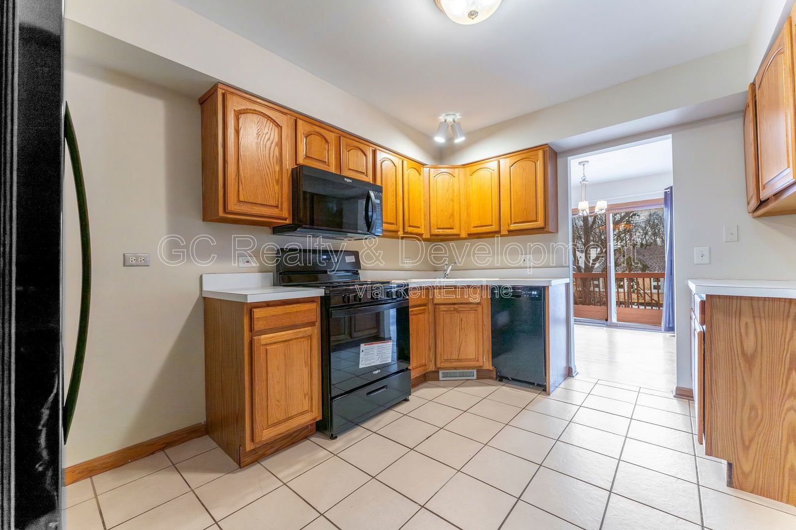 *** END UNIT / 1700+ SQFT / 3 BDRM - 3.5 BTH / FIN BASEMENT / ATTACHED 2 CAR GARAGE *** property image