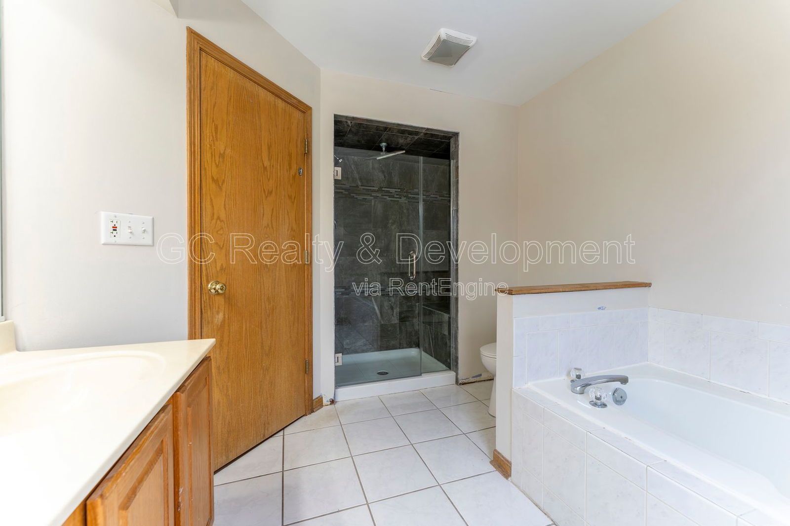 *** END UNIT / 1700+ SQFT / 3 BDRM - 3.5 BTH / FIN BASEMENT / ATTACHED 2 CAR GARAGE *** property image