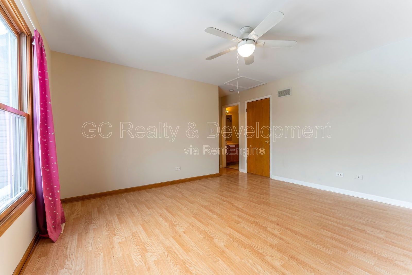 *** END UNIT / 1700+ SQFT / 3 BDRM - 3.5 BTH / FIN BASEMENT / ATTACHED 2 CAR GARAGE *** property image