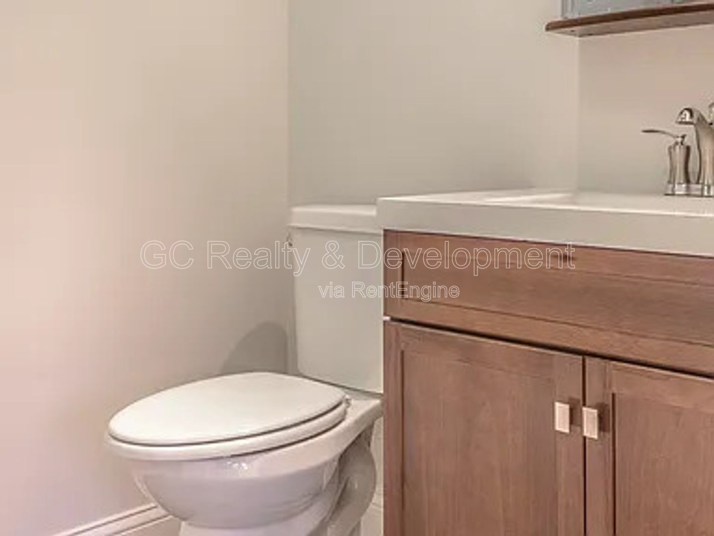 *** $350 OFF RENT / UPDATED 2 BDRM - 1 BTH / SOUTH SHORE LOCATION / HARDWOOD FLOORS / SS APPL INCL *** property image