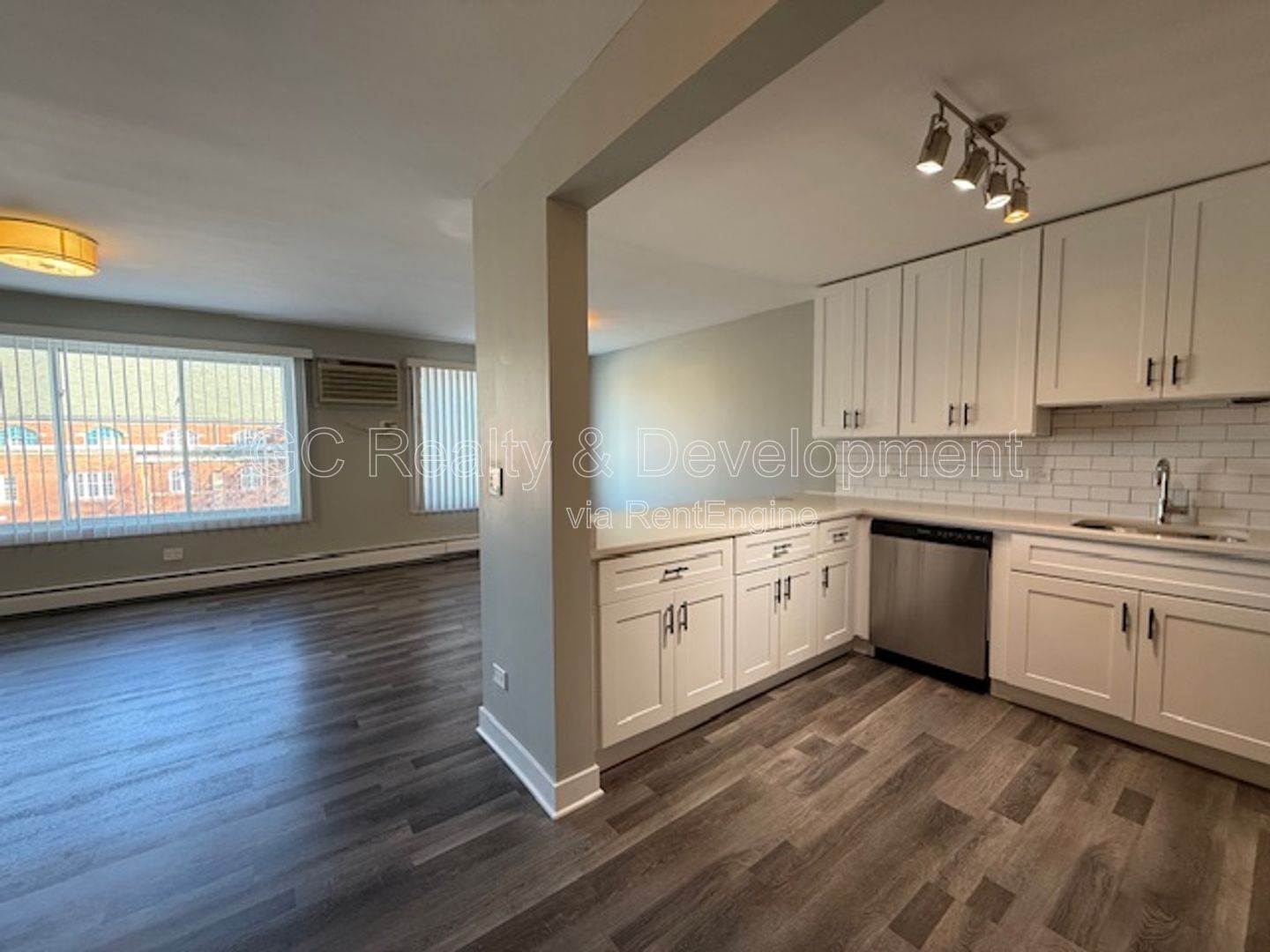 *** RECENTLY UPDATED / IN UNIT LAUNDRY / TENANT ONLY PAYS ELECTRIC / SS APPL *** property image