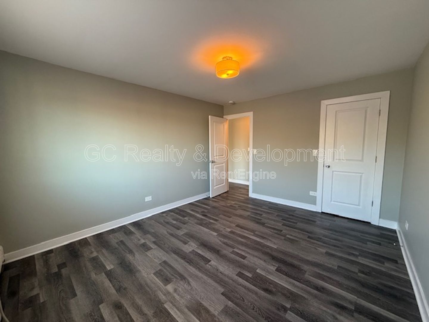 *** RECENTLY UPDATED / IN UNIT LAUNDRY / TENANT ONLY PAYS ELECTRIC / SS APPL *** property image