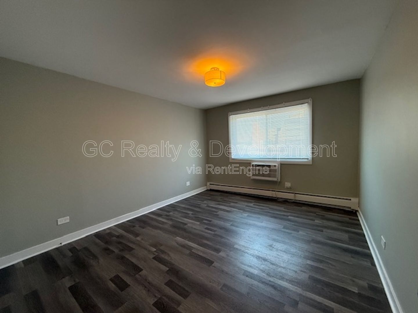 *** RECENTLY UPDATED / IN UNIT LAUNDRY / TENANT ONLY PAYS ELECTRIC / SS APPL *** property image