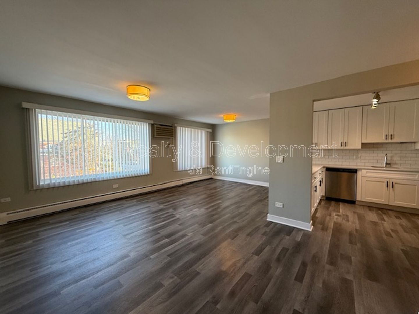 *** RECENTLY UPDATED / IN UNIT LAUNDRY / TENANT ONLY PAYS ELECTRIC / SS APPL *** property image