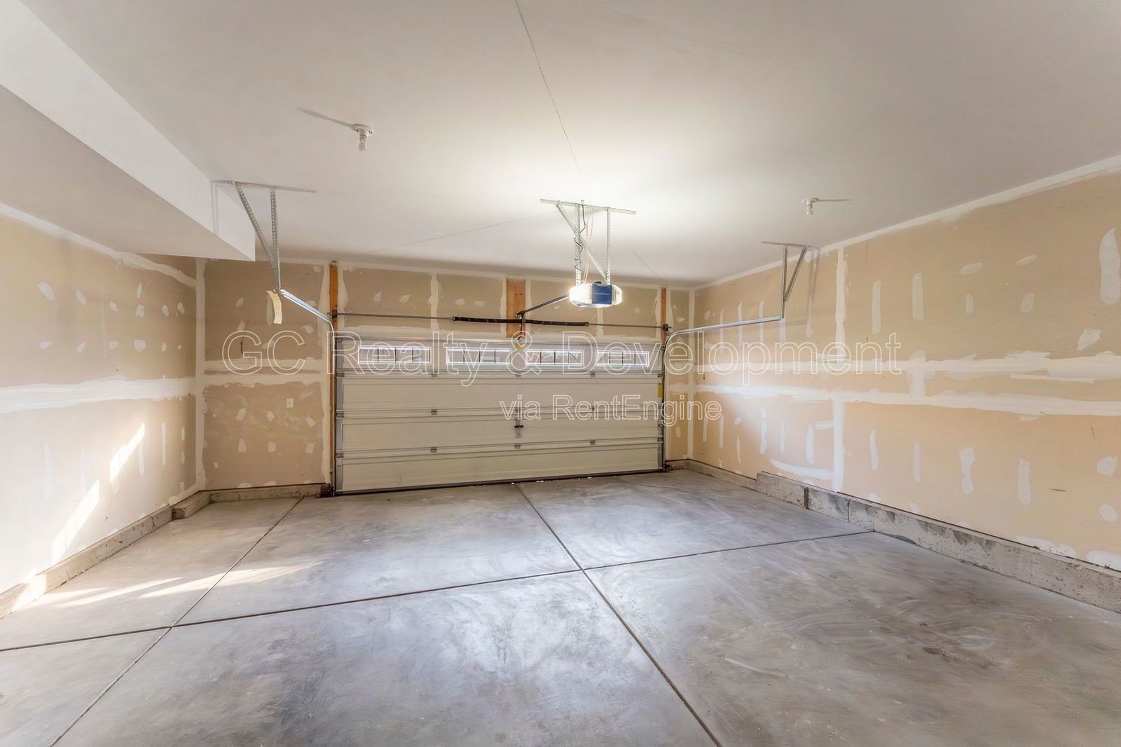 *** NEWER CONSTRUCTION / 3BDRM - 3.5 BTH / 2.5 CAR GARAGE / WOODFIELD MALL / LRG CLOSETS *** property image