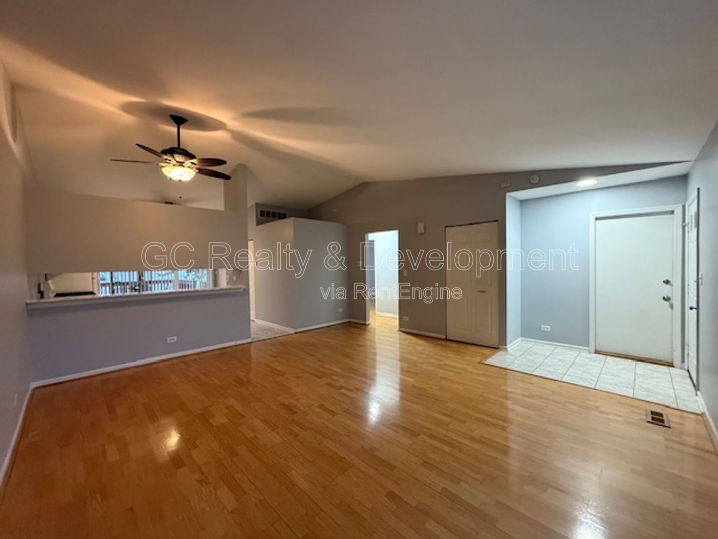 *** 2 BDRM / PET FRIENDLY / ATTACHED GARAGE PARKING / SCHOOL DISTRICT 46 / FENCED YARD *** property image