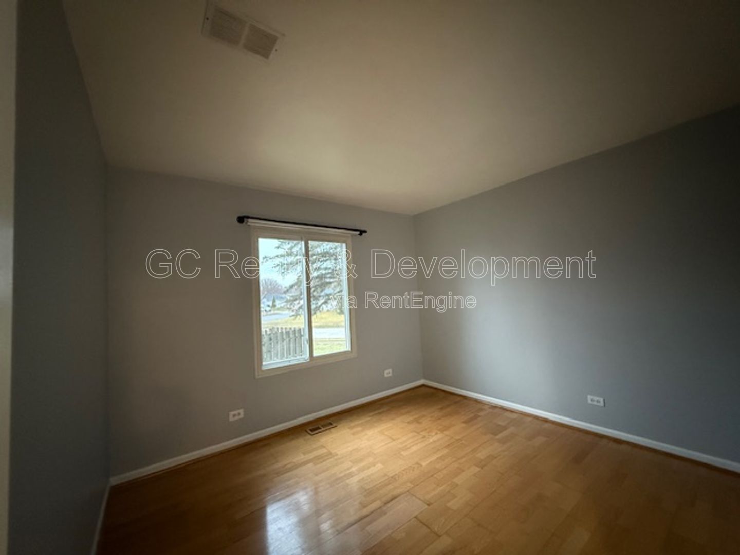 *** 2 BDRM / PET FRIENDLY / ATTACHED GARAGE PARKING / SCHOOL DISTRICT 46 / FENCED YARD *** property image