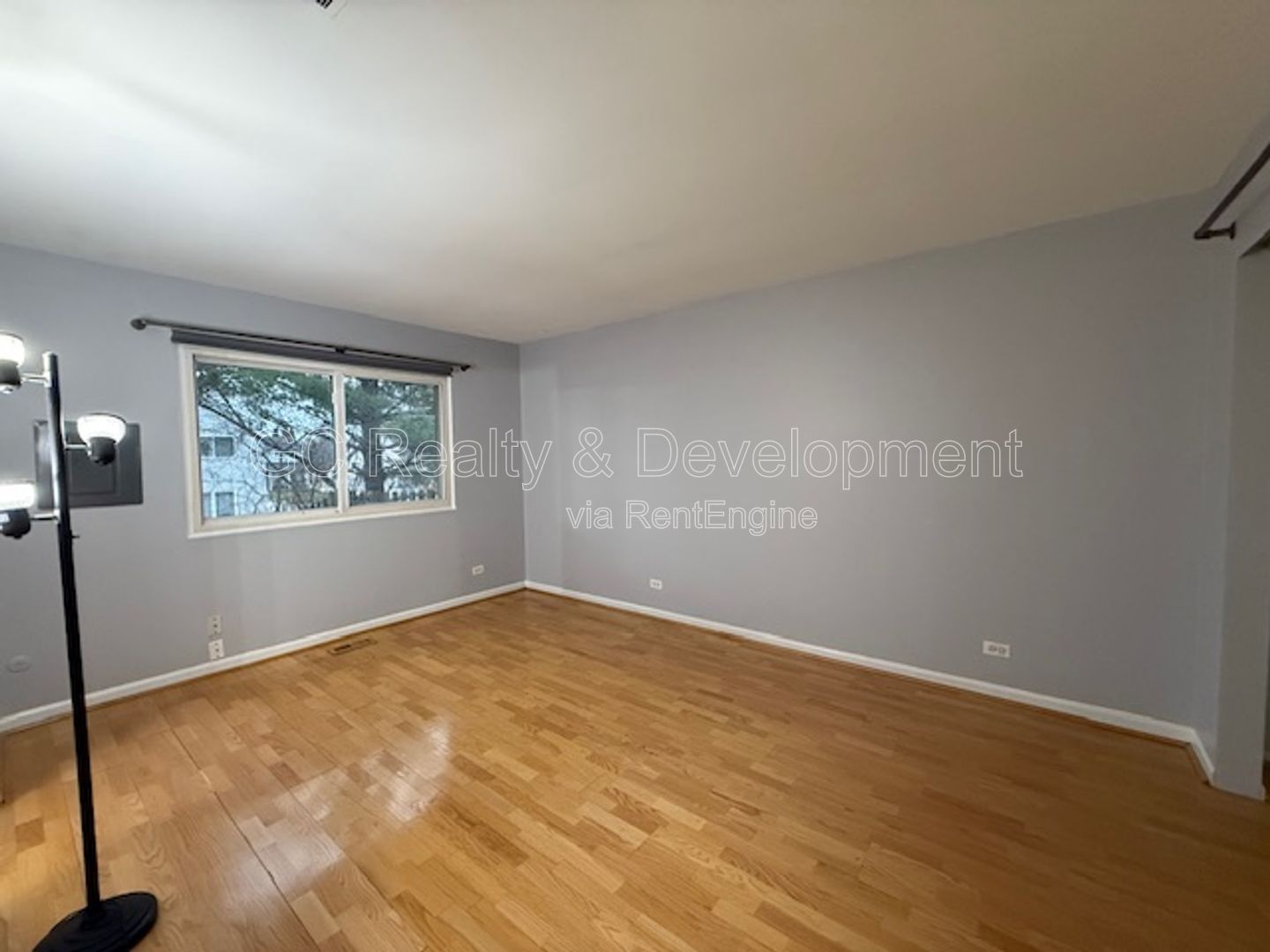 *** 2 BDRM / PET FRIENDLY / ATTACHED GARAGE PARKING / SCHOOL DISTRICT 46 / FENCED YARD *** property image