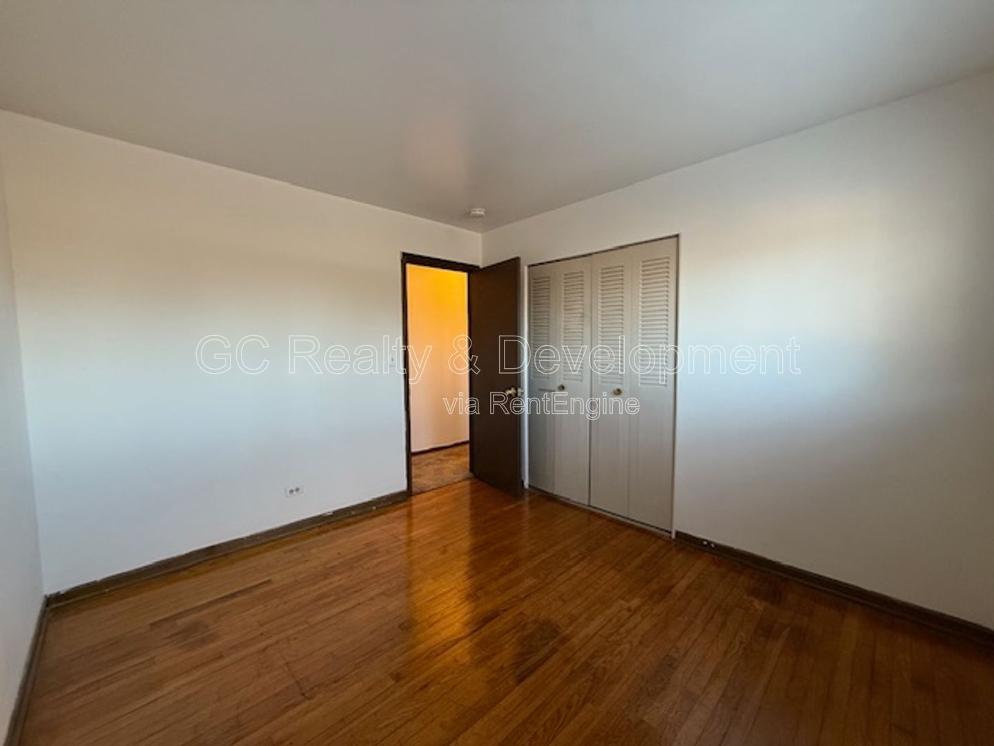 *** 2 BDRM / PARKING INCL / STORAGE UNIT / ON SITE LAUNDRY / ONLY PAY ELECTRIC *** property image