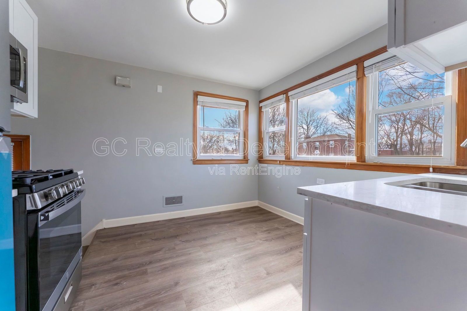 *** COMPLETE RENOVATION / 4 BDRM - 2 BTH / FENCED YARD / BASEMENT / DETACHED GARAGE *** property image