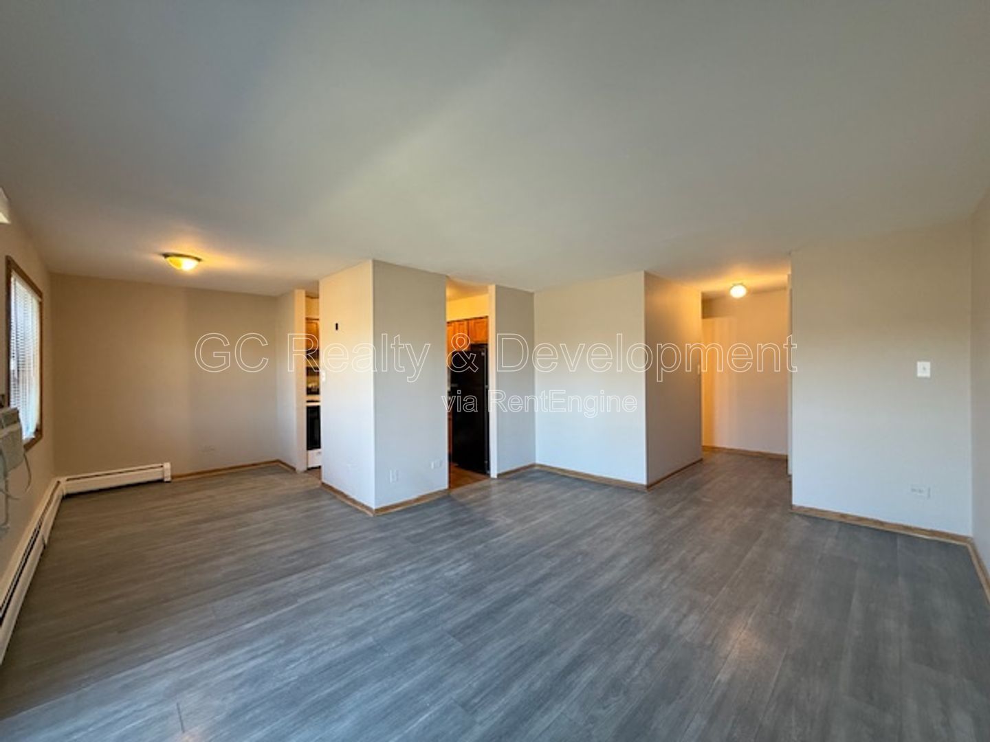 *** 1 BDRM / TENANT PAYS ELECTRIC ONLY / BALCONY / 1 PARKING SPOT / LAUNDRY ON SITE *** property image