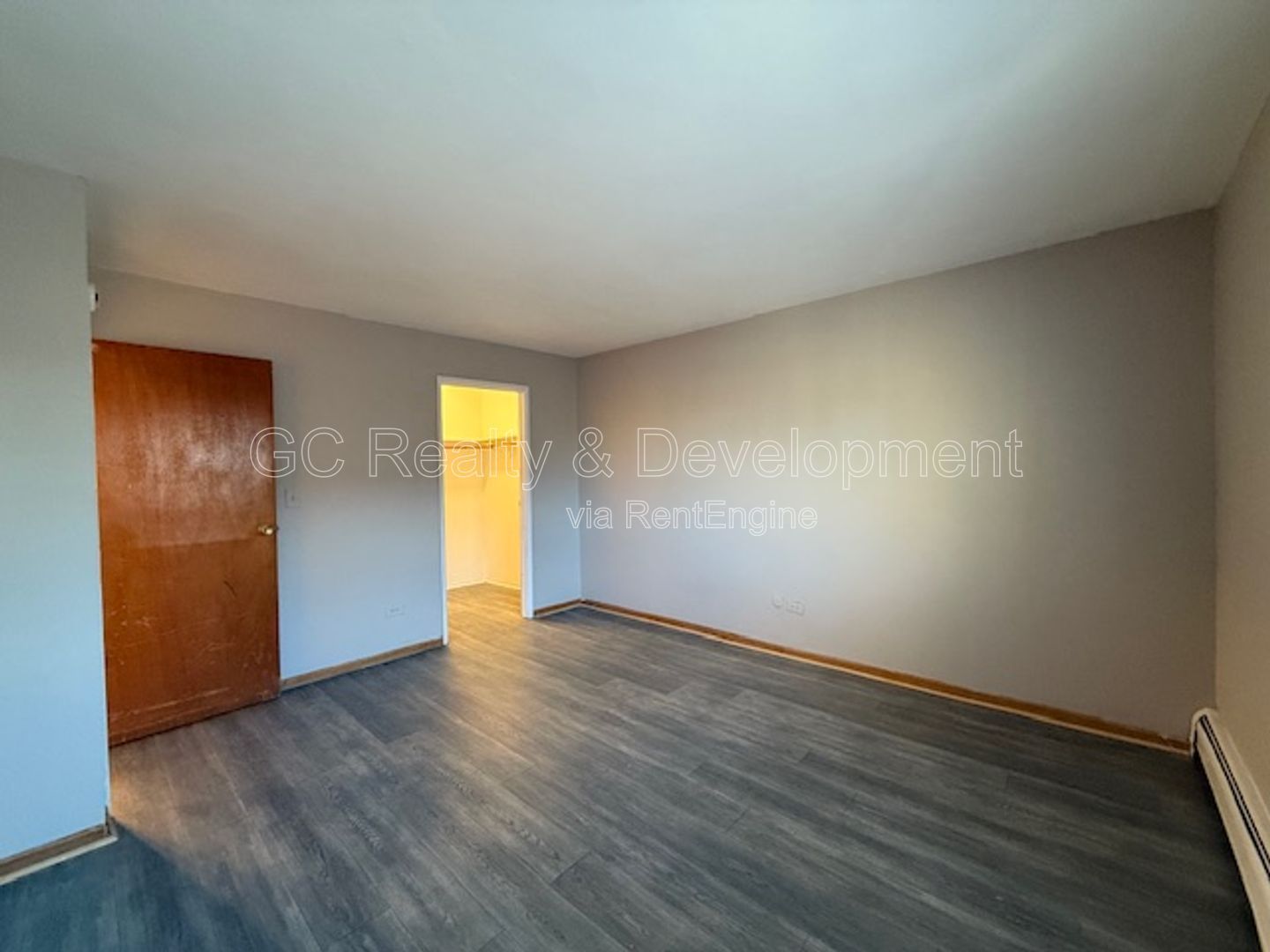 *** 1 BDRM / TENANT PAYS ELECTRIC ONLY / BALCONY / 1 PARKING SPOT / LAUNDRY ON SITE *** property image