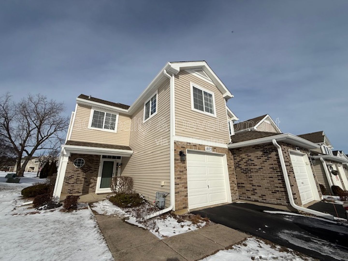 *** 2 BDRM - 2 BTH / IN UNIT LAUNDRY / ATTACHED GARAGE / QUICK ACCESS TO SHOPPING *** property image