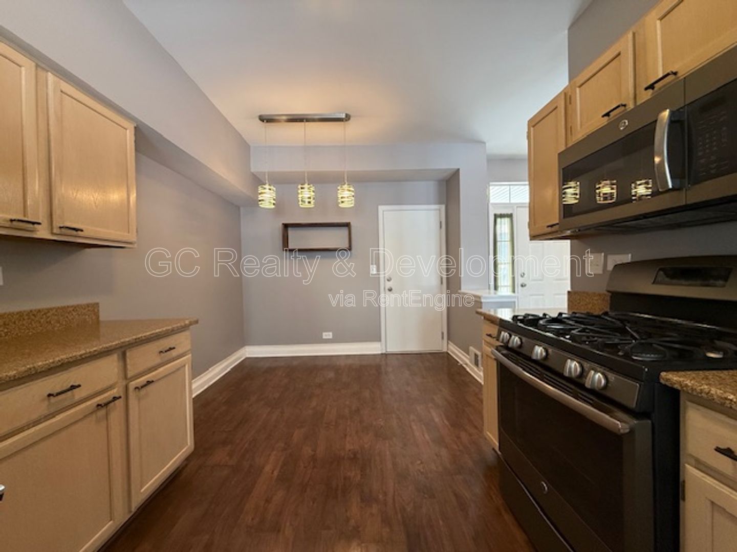 *** 2 BDRM - 2 BTH / IN UNIT LAUNDRY / ATTACHED GARAGE / QUICK ACCESS TO SHOPPING *** property image