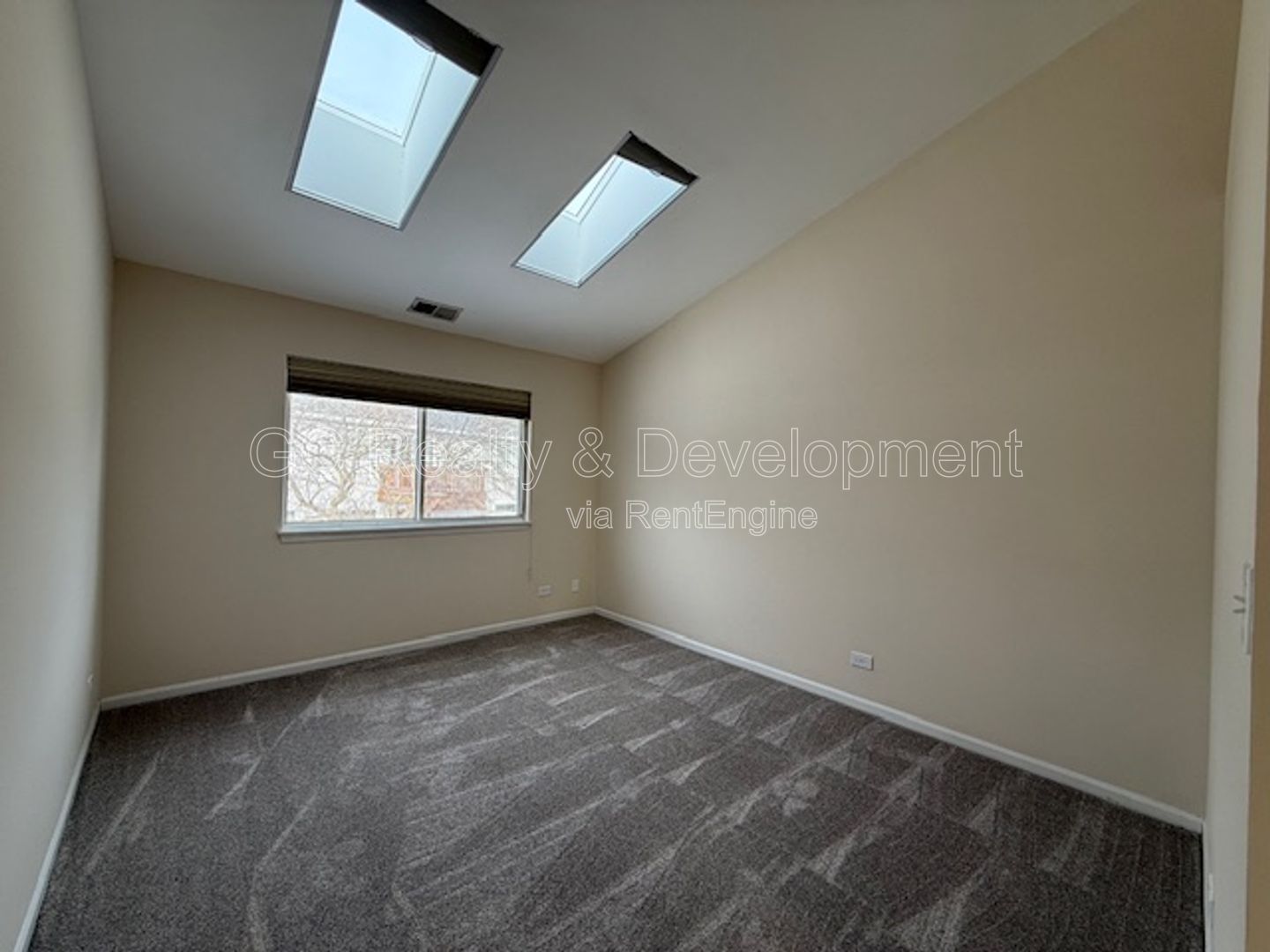 *** 2 BDRM - 2 BTH / IN UNIT LAUNDRY / ATTACHED GARAGE / QUICK ACCESS TO SHOPPING *** property image