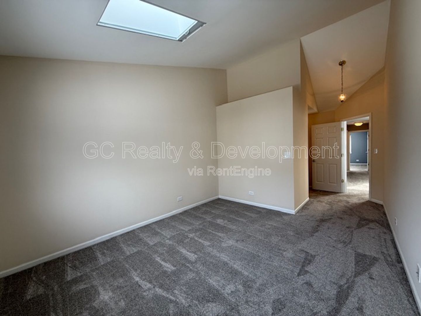 *** 2 BDRM - 2 BTH / IN UNIT LAUNDRY / ATTACHED GARAGE / QUICK ACCESS TO SHOPPING *** property image