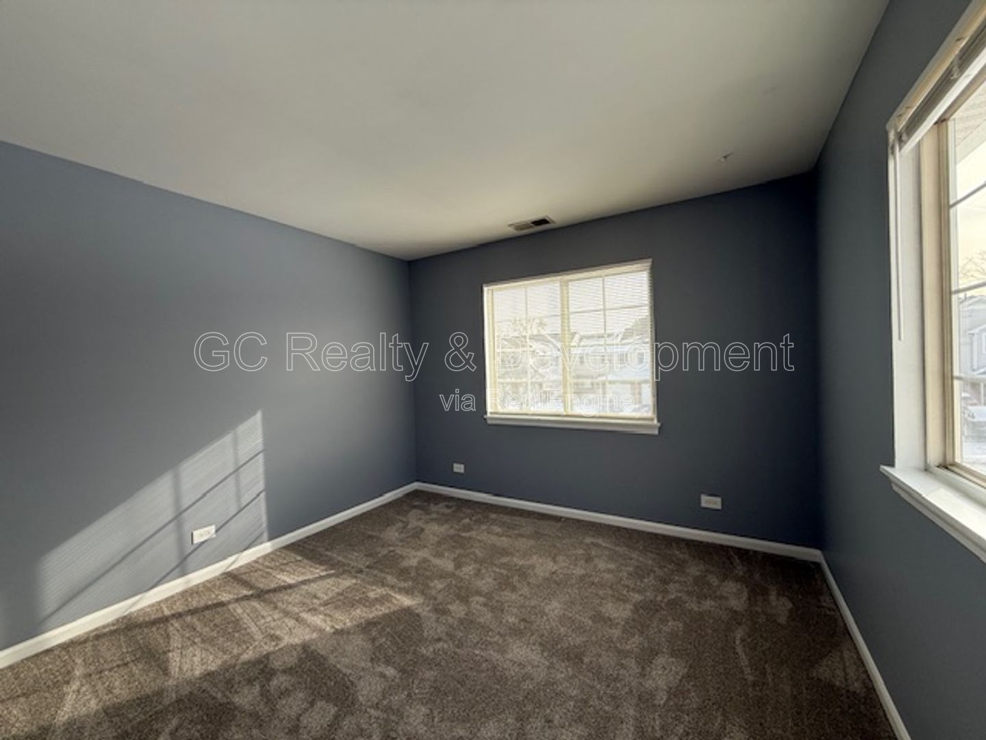 *** 2 BDRM - 2 BTH / IN UNIT LAUNDRY / ATTACHED GARAGE / QUICK ACCESS TO SHOPPING *** property image