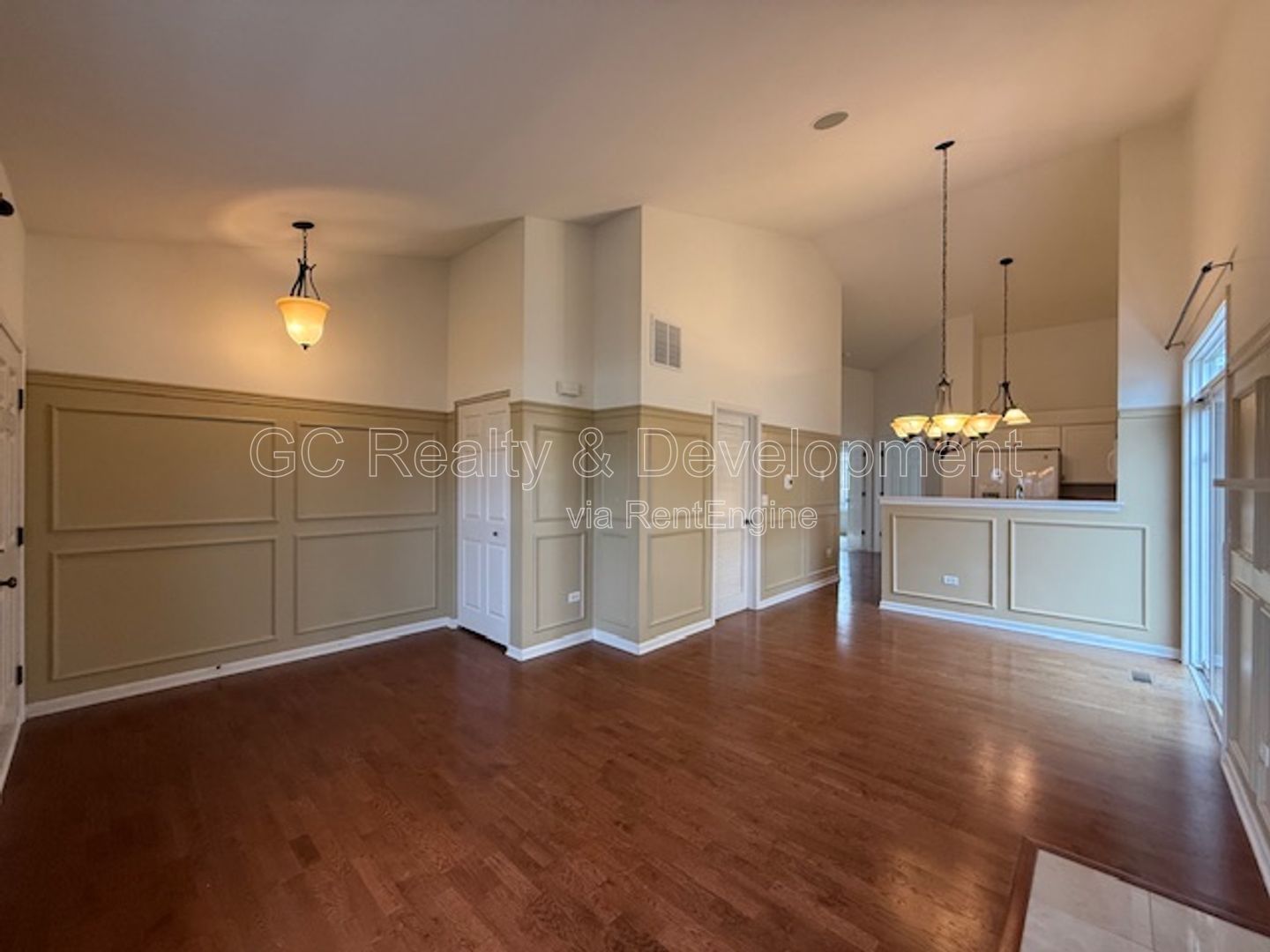 *** RANCH HOME / VAULTED & 9' CEILINGS / PRIVATE DECK & PATIO / HARDWOOD / GARAGE *** property image