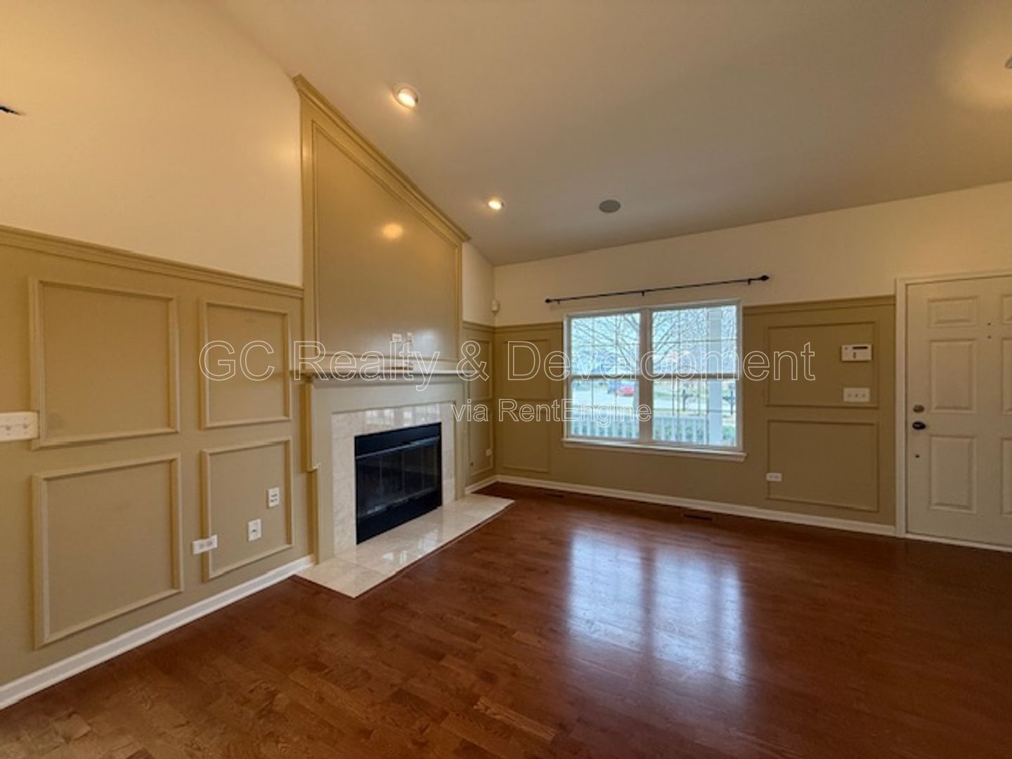 *** RANCH HOME / VAULTED & 9' CEILINGS / PRIVATE DECK & PATIO / HARDWOOD / GARAGE *** property image