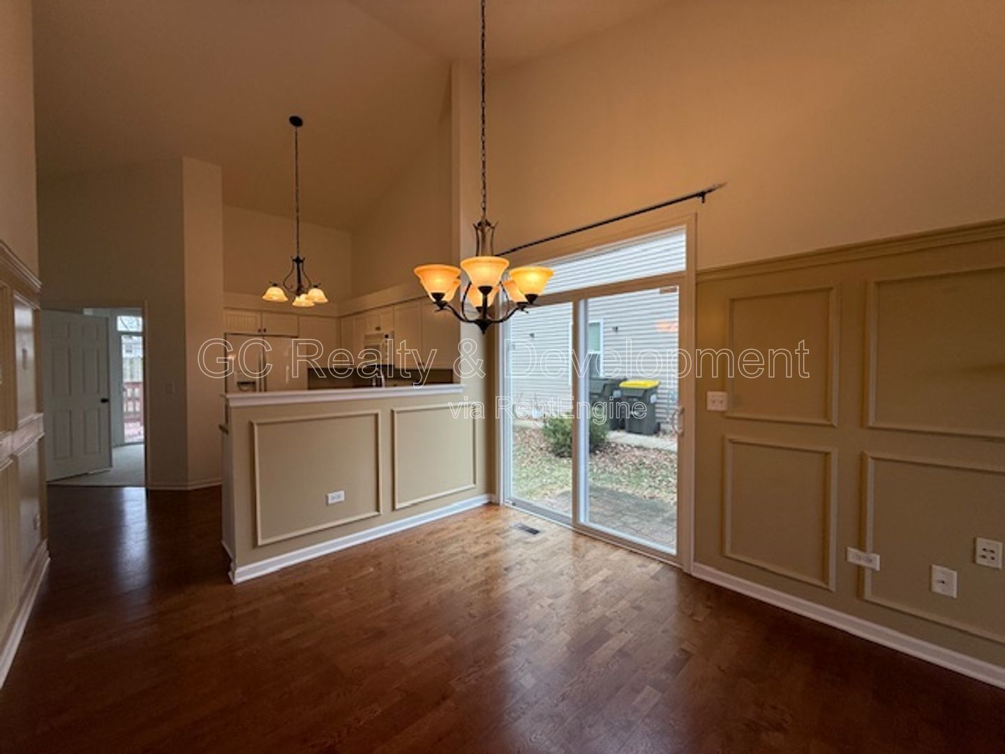 *** RANCH HOME / VAULTED & 9' CEILINGS / PRIVATE DECK & PATIO / HARDWOOD / GARAGE *** property image