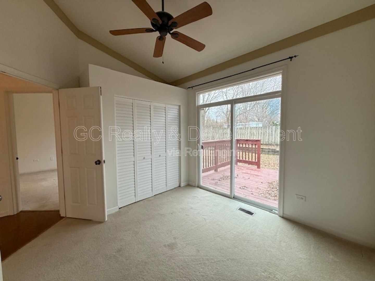 *** RANCH HOME / VAULTED & 9' CEILINGS / PRIVATE DECK & PATIO / HARDWOOD / GARAGE *** property image