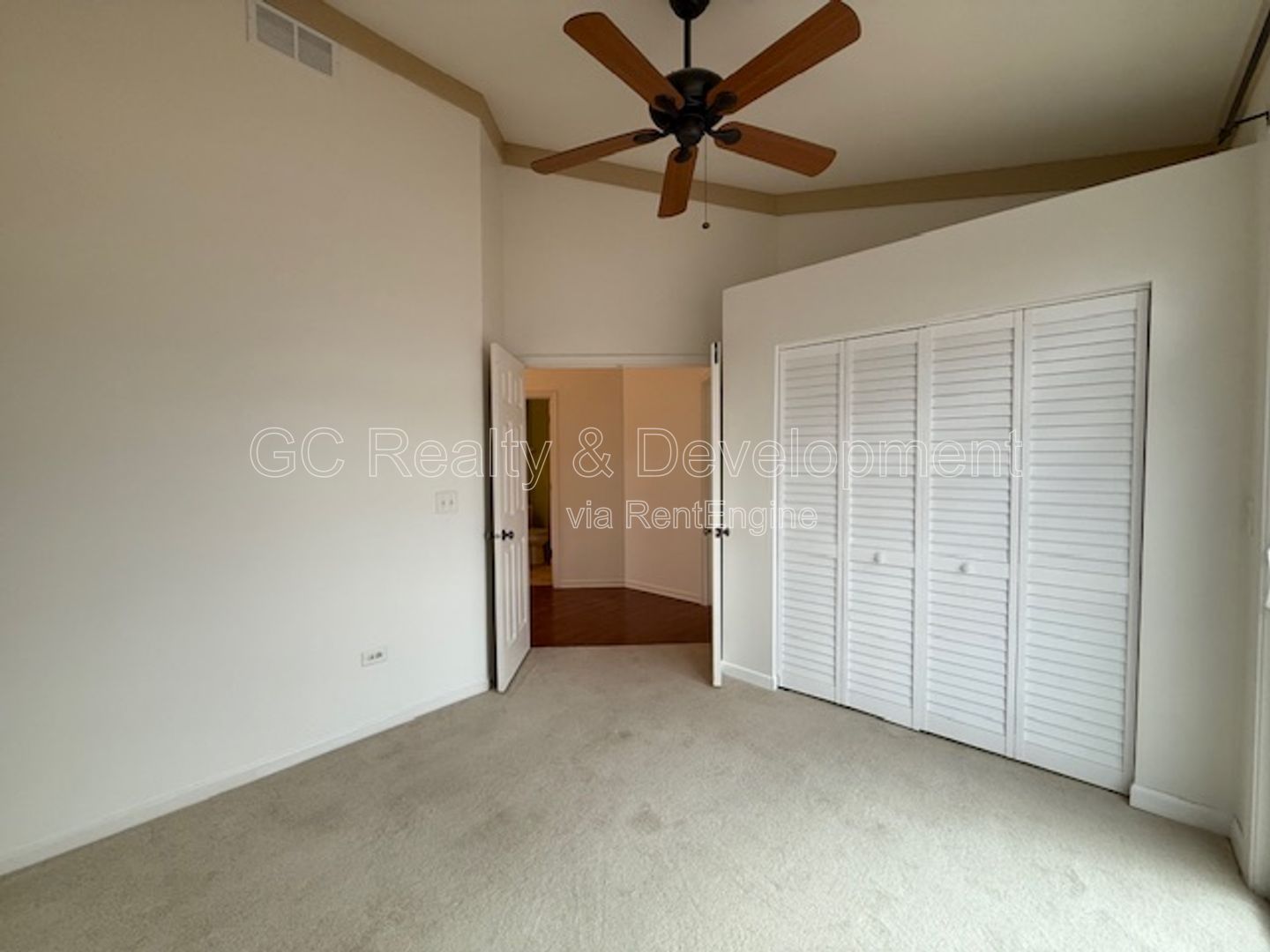 *** RANCH HOME / VAULTED & 9' CEILINGS / PRIVATE DECK & PATIO / HARDWOOD / GARAGE *** property image