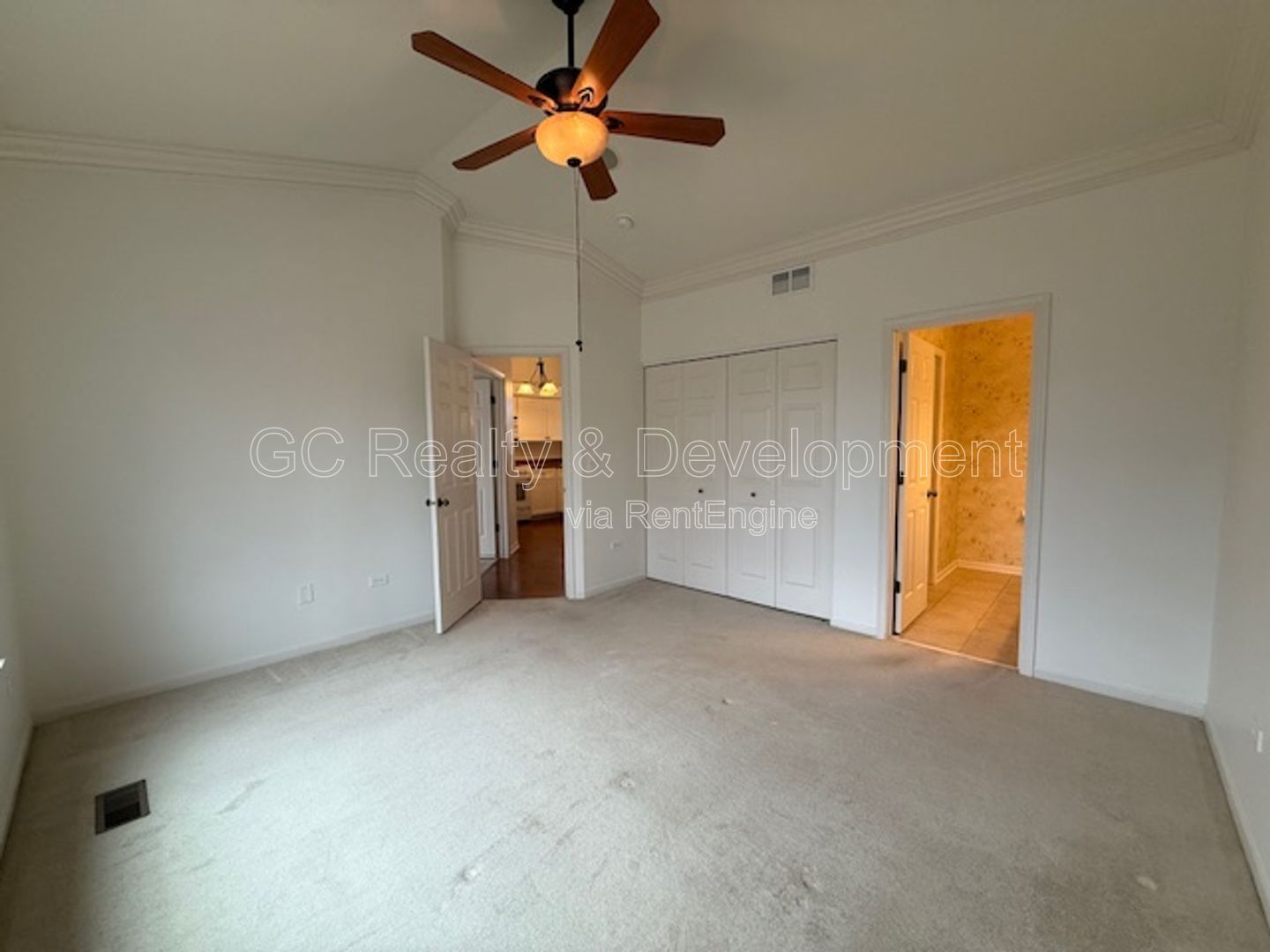 *** RANCH HOME / VAULTED & 9' CEILINGS / PRIVATE DECK & PATIO / HARDWOOD / GARAGE *** property image