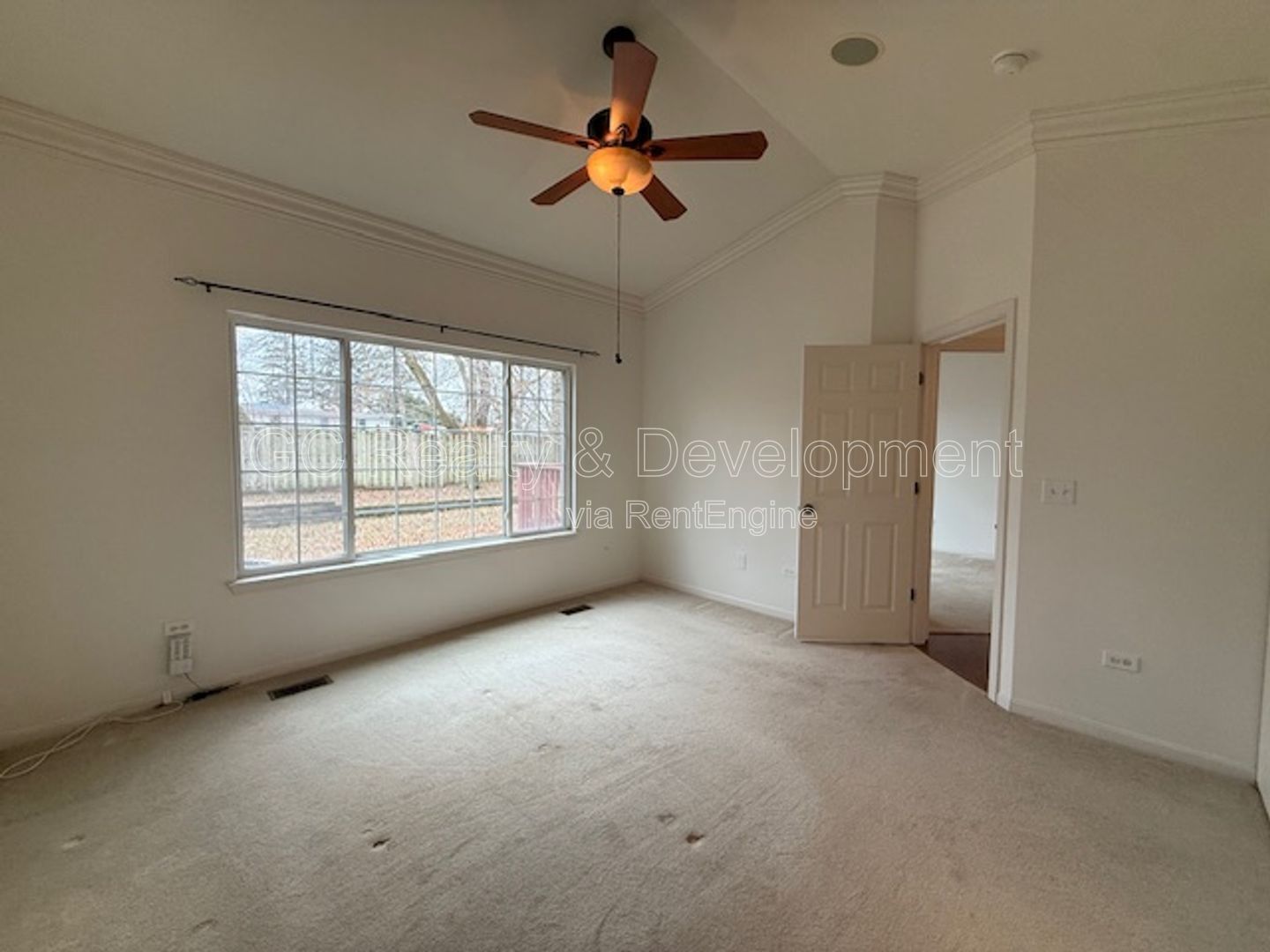 *** RANCH HOME / VAULTED & 9' CEILINGS / PRIVATE DECK & PATIO / HARDWOOD / GARAGE *** property image