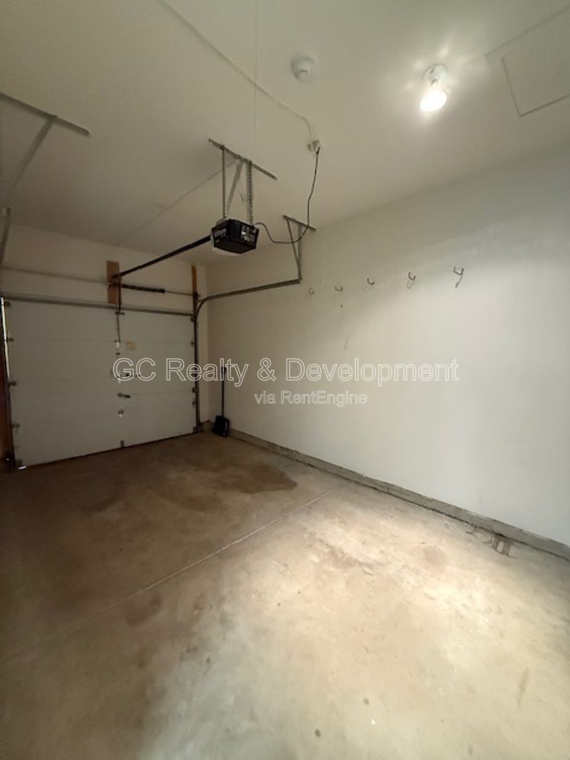 *** RANCH HOME / VAULTED & 9' CEILINGS / PRIVATE DECK & PATIO / HARDWOOD / GARAGE *** property image