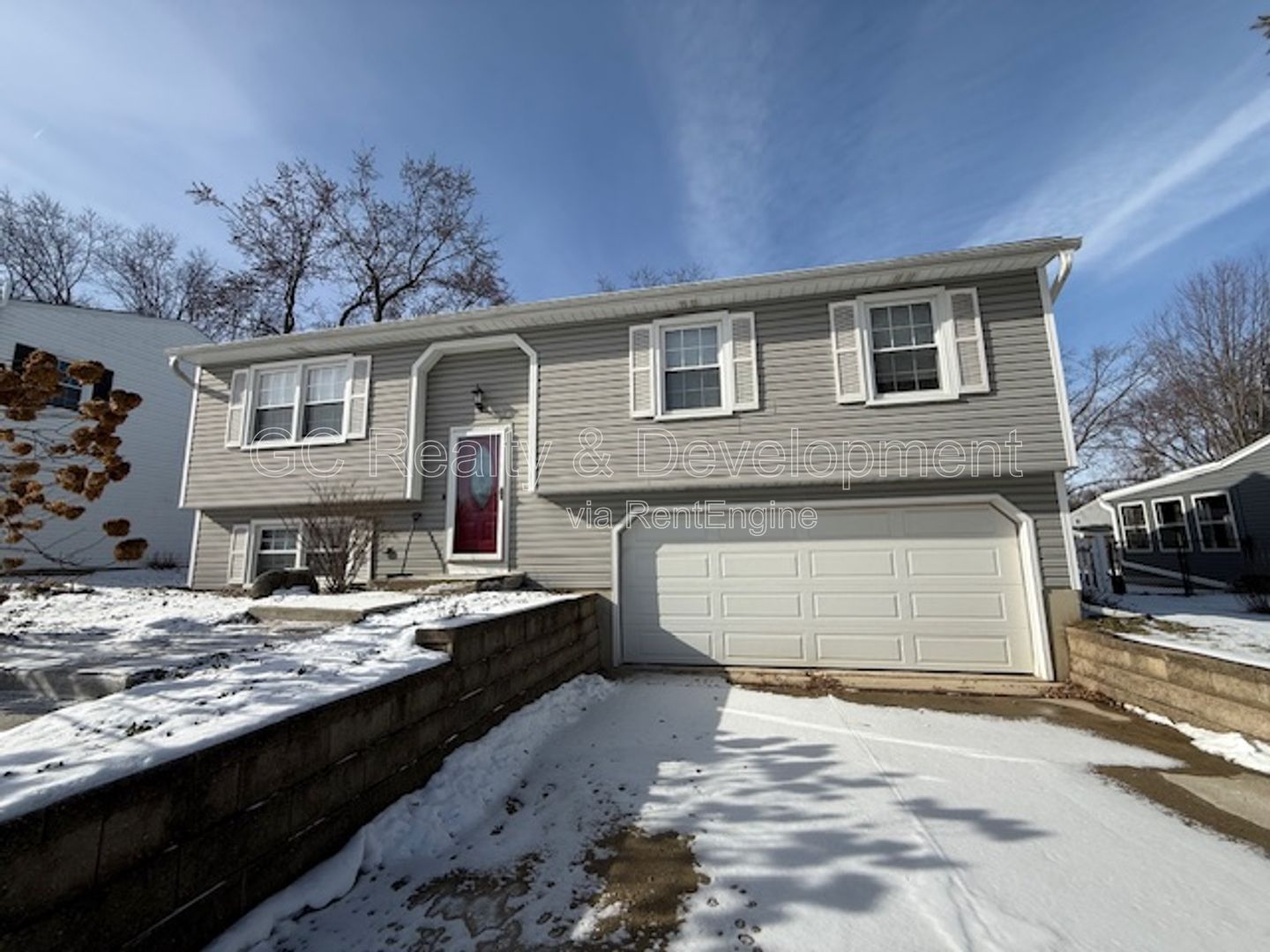 *** 3 BDRM - 2 BTH / FIN BASEMENT / DISTRICT 203 / REAR DECK W LOWER LVL WALK OUT / 2000 + SQFT *** property image