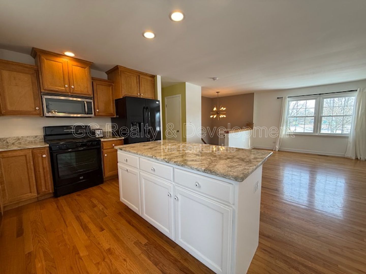 *** 3 BDRM - 2 BTH / FIN BASEMENT / DISTRICT 203 / REAR DECK W LOWER LVL WALK OUT / 2000 + SQFT *** property image