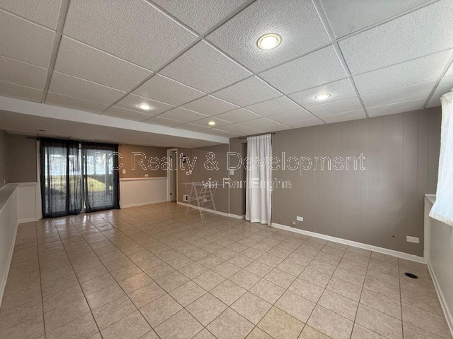*** 3 BDRM - 2 BTH / FIN BASEMENT / DISTRICT 203 / REAR DECK W LOWER LVL WALK OUT / 2000 + SQFT *** property image