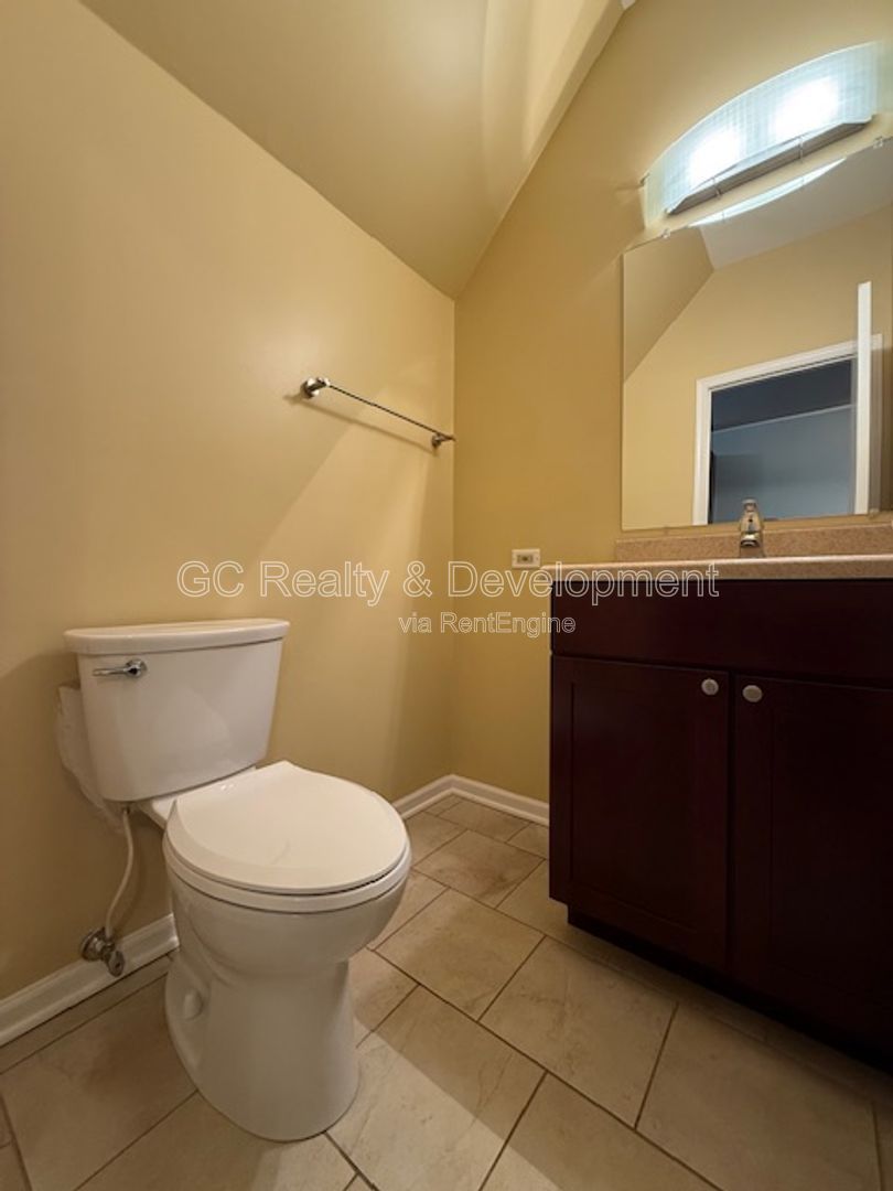 *** 2 BDRM - 2.5 BTH / RECENTLY UPDATED / LRG CLOSETS / CLOSE TO SHOPPING / ATTACHED GARAGE *** property image