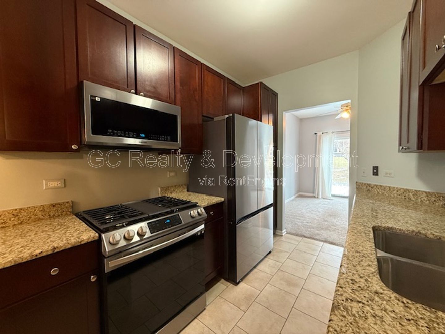*** 2 BDRM - 2.5 BTH / RECENTLY UPDATED / LRG CLOSETS / CLOSE TO SHOPPING / ATTACHED GARAGE *** property image